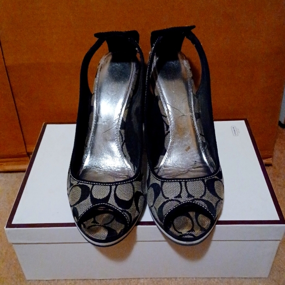 Coach Tarrah signature wedges - Picture 2 of 4